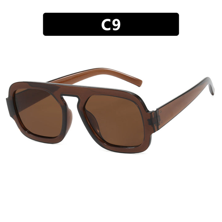Dame moteriktig solbrille i moderne retro-stil Skanto