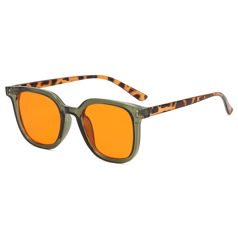 Dame kvadratisk designerbrille med tykk ramme og elegant profil Skanto