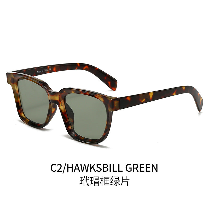 Dame elegant firkantet solbrille med UV-beskyttelse og stabil ramme Skanto