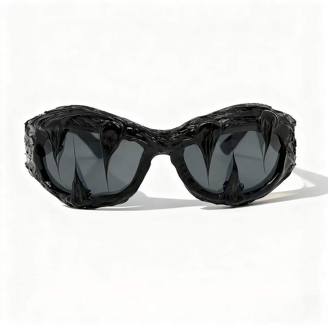 Dame futuristisk design solbrille med unikt strukturert overflate Skanto