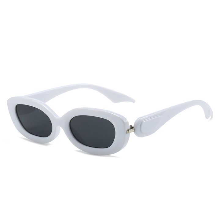 Dame moteriktig solbrille med stilfull, buet ramme Skanto