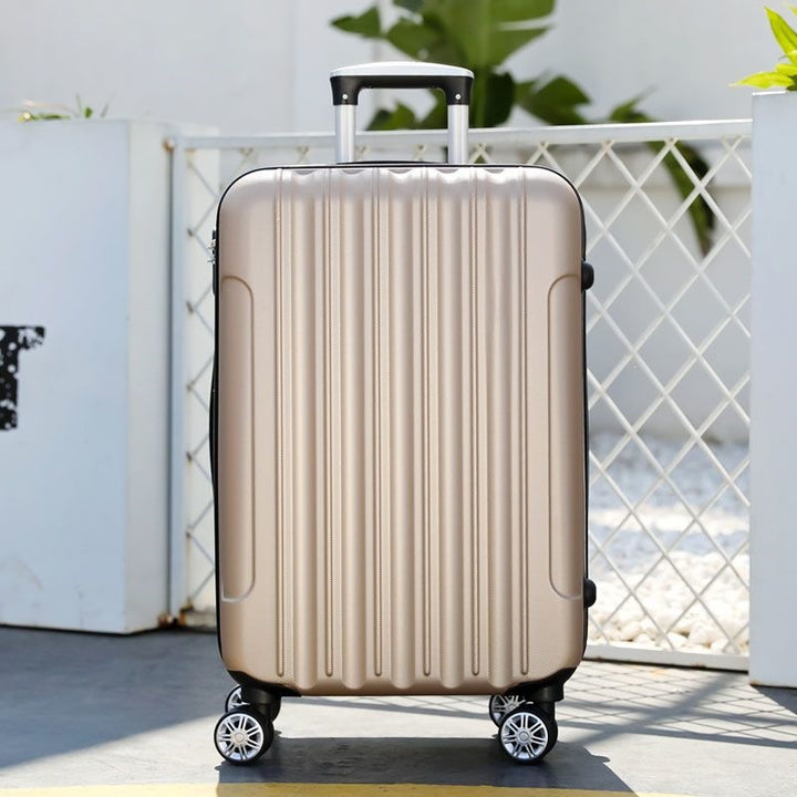 Hardsided suitcase with 360-degree rolling system and integrated safety feature Skanto