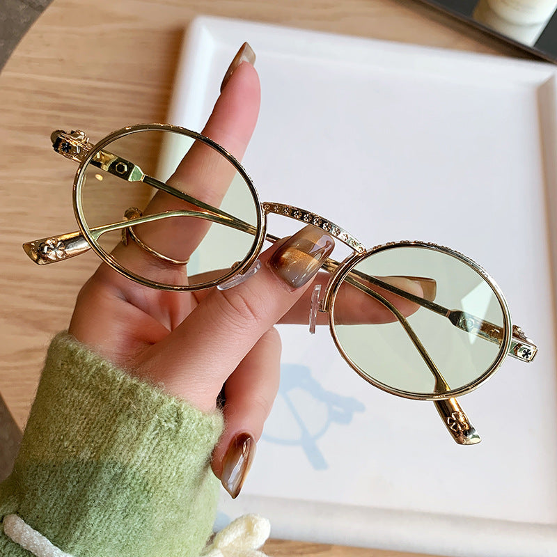 Dame Elegant solbrille med filigran detaljer Skanto