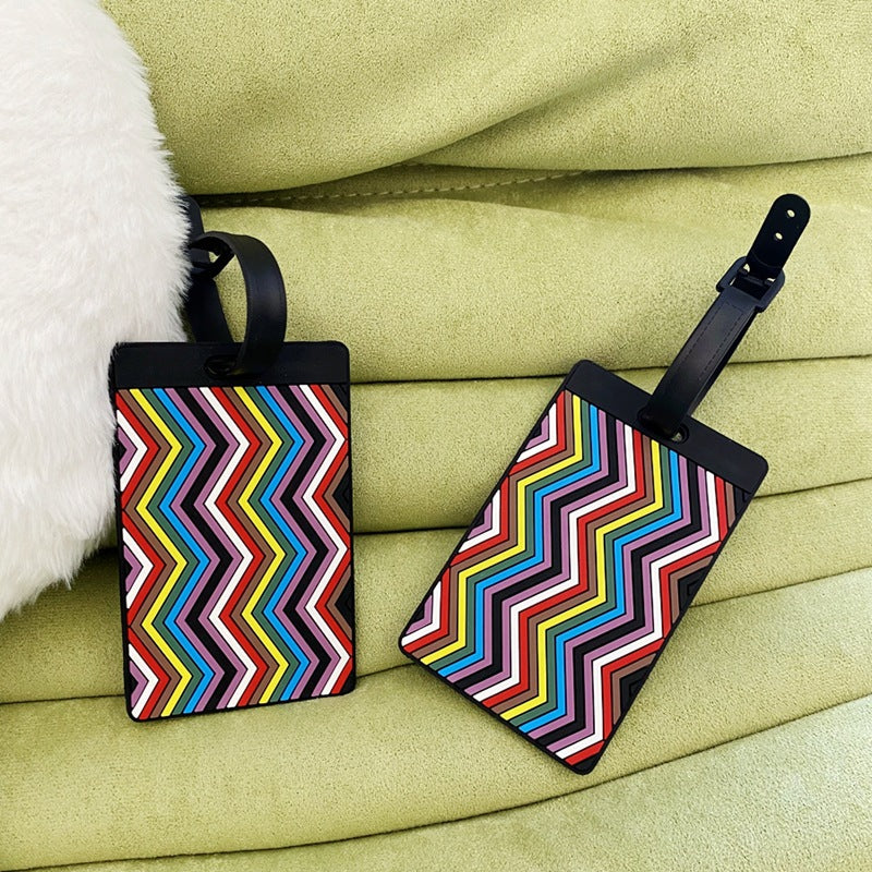 Vibrant Chevron Pattern Bagasje Tag Skanto