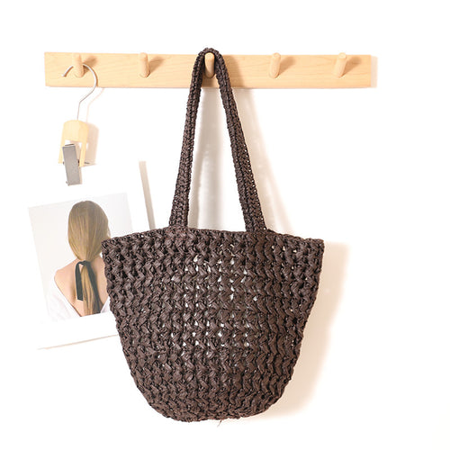 Flettet Bast-crossbody bag med romslig innvendig kapasitet Skanto