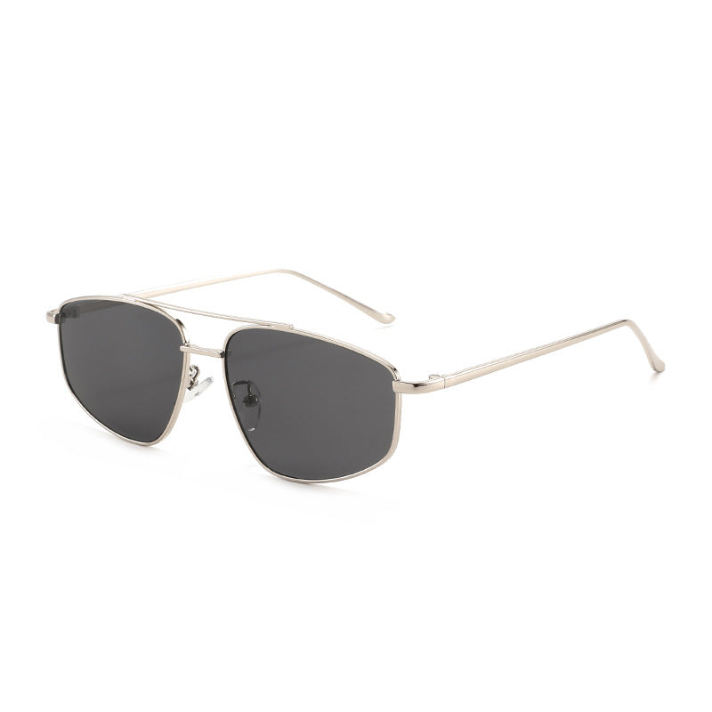 Dame geometrisk solbrille med høykvalitets metallramme og polariserte glass Skanto