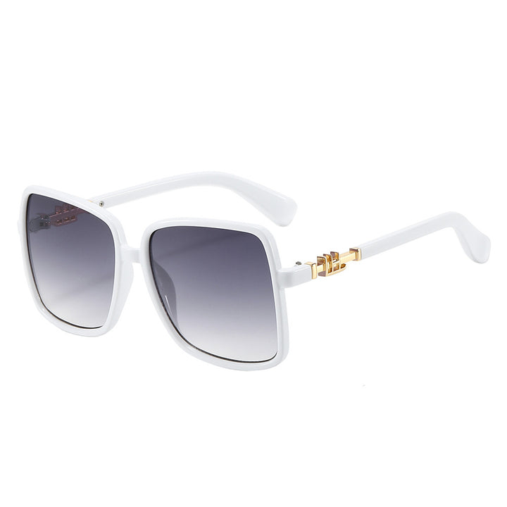Dame solbrille med stor ramme og gradient Skanto