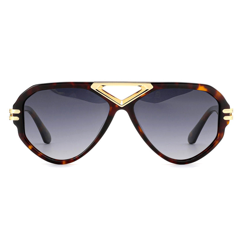 Damer elegant solbrille med markant ramme Skanto