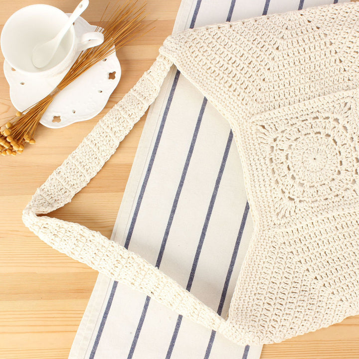 Hand-knotted shoulder bag with geometric pattern Skanto