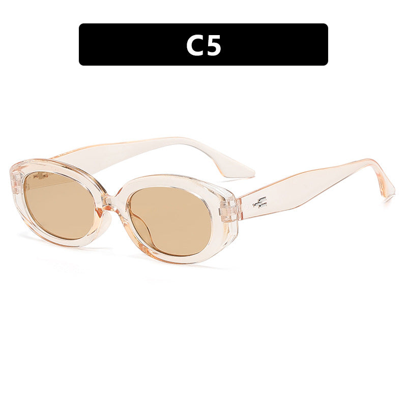 Dame moteriktig solbrille i stilfullt retro-design Skanto