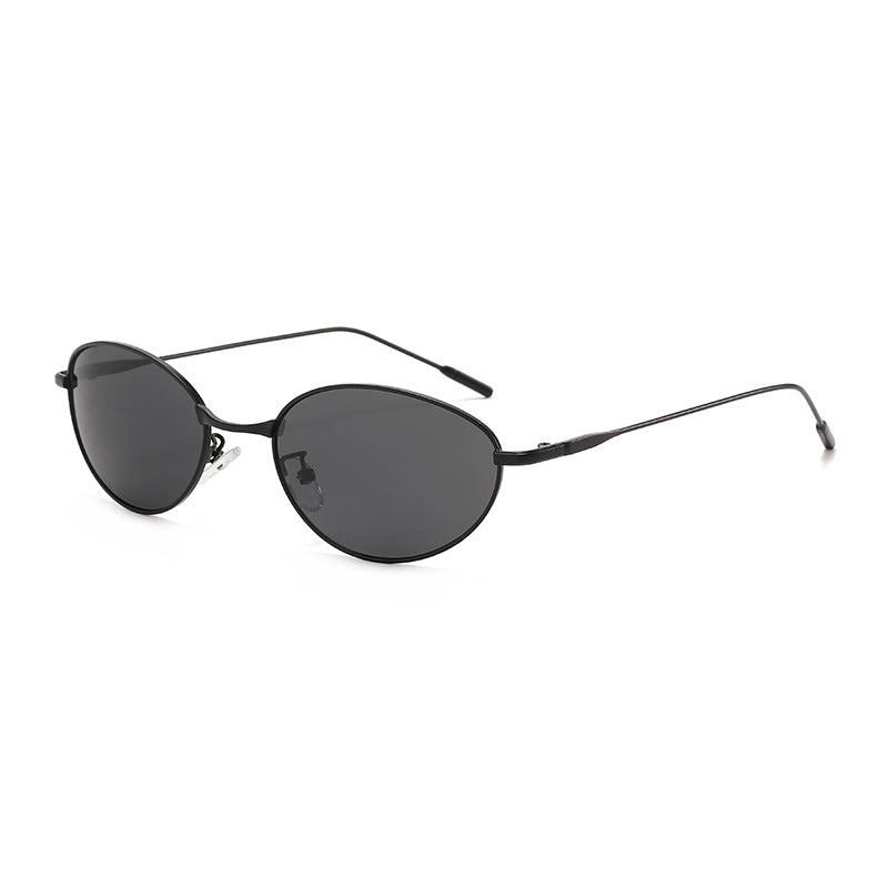 Dame fashionable solbriller i elegant oval design Skanto