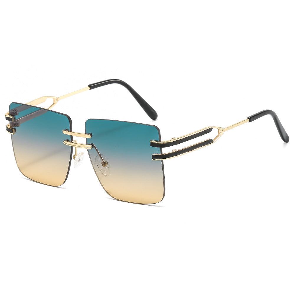 Dame mote solbrille med ekstravagant ramme og delikate detaljer Skanto