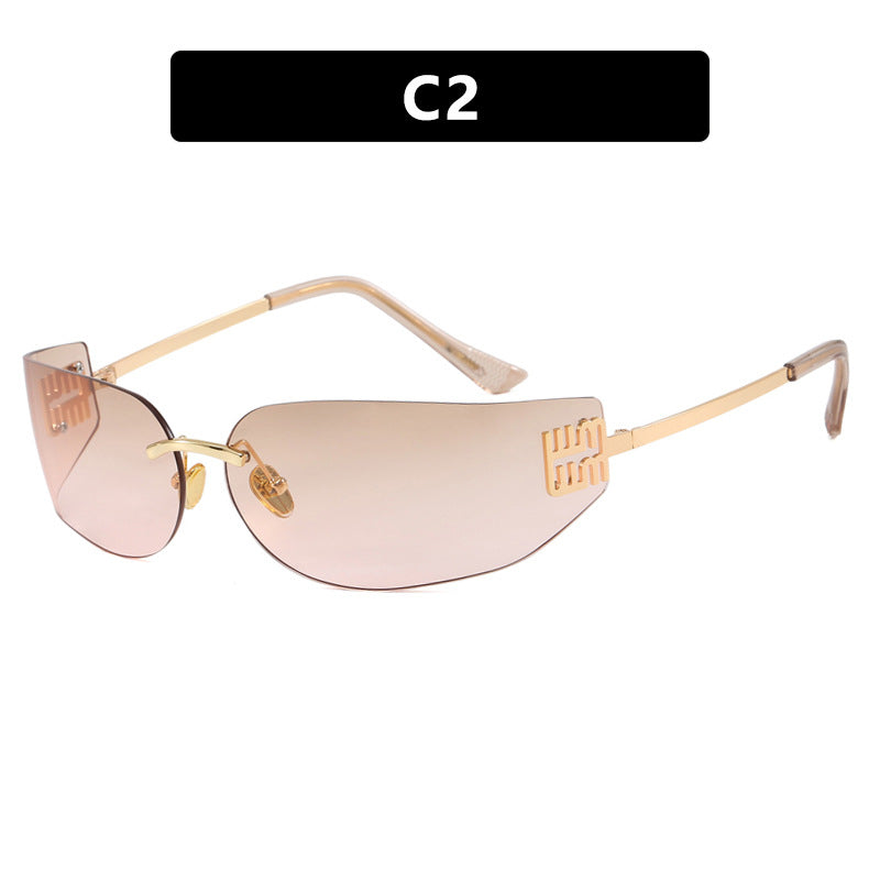 Dame futuristisk designer solbrille med uvanlig ramme og UV-beskyttelse Skanto
