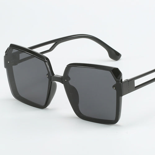 Dame moteriktig kvadratisk solbrille med filigran design Skanto