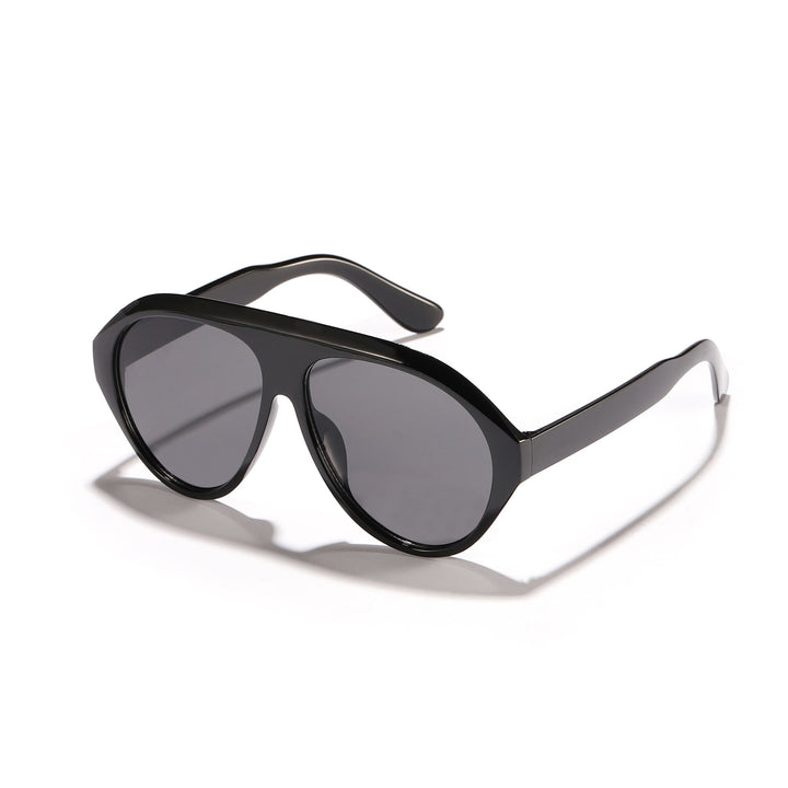 Dame solbrille med markant design og innovativ ramme Skanto