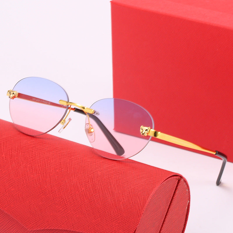 Dame oval solbrille med luksuriøse metalliske aksenter Skanto