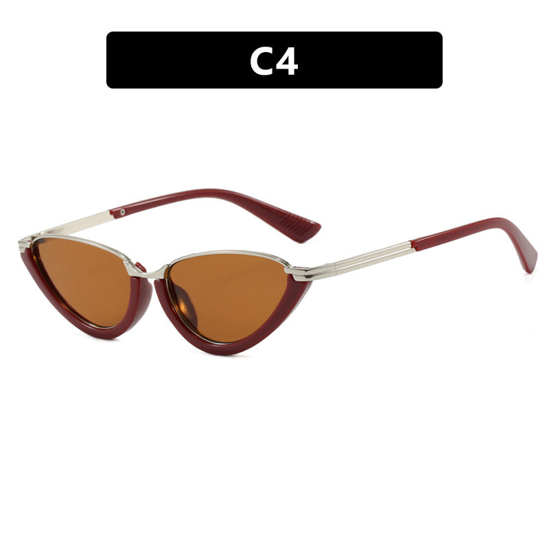 Dame futuristiske Cat-Eye solbriller med gyldne detaljer Skanto