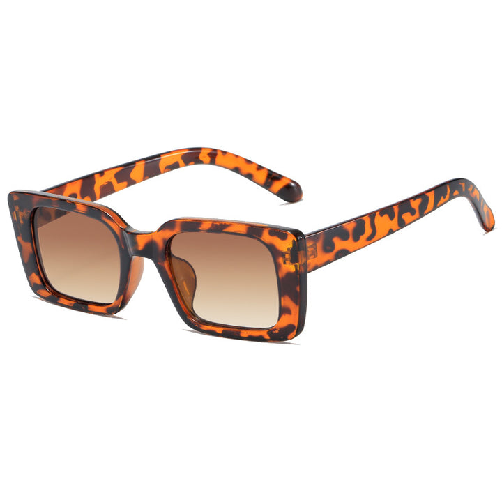 Dame moteriktig kvadratisk solbrille med bred, blank ramme Skanto