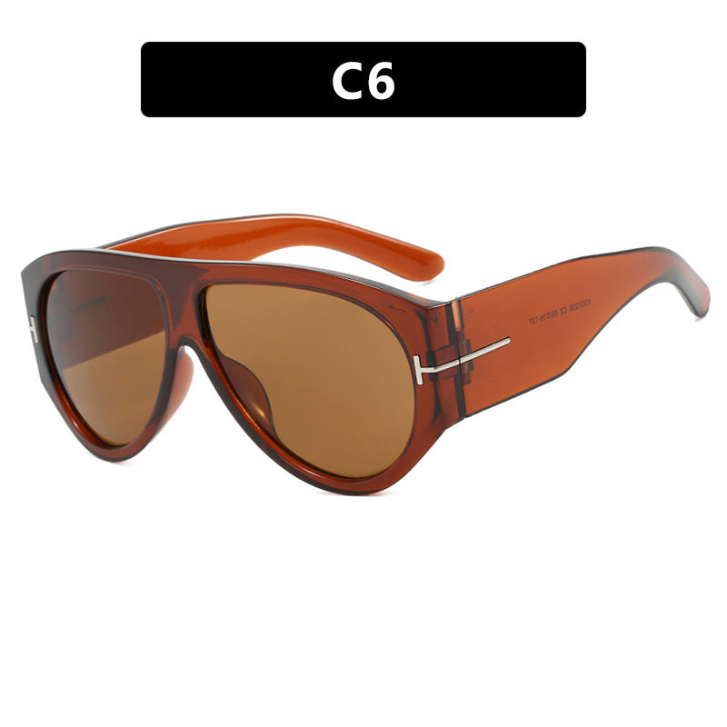 Dame elegant solbrille i markant design Skanto