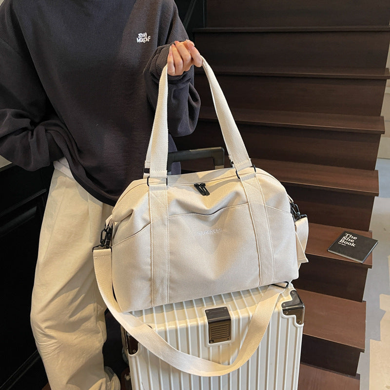 Sporty weekend bag with ergonomic carrying options Skanto
