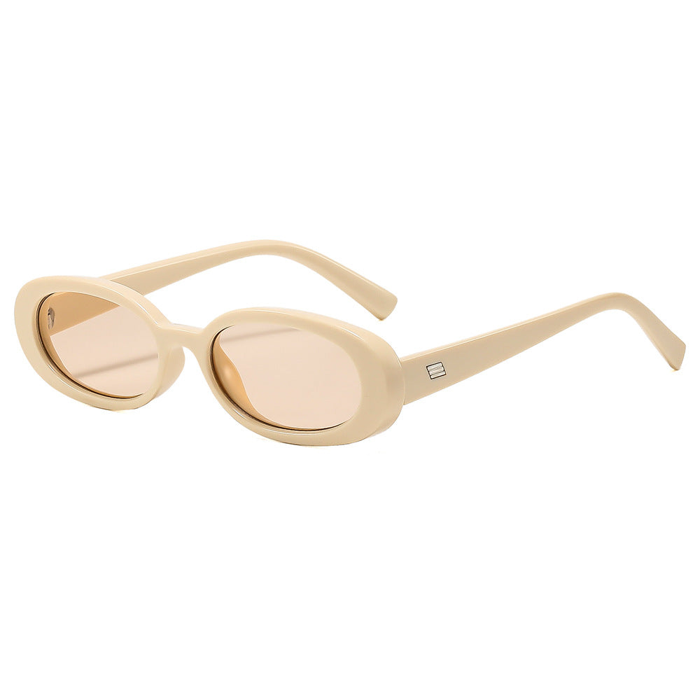 Dame stilfulle solbriller med oval ramme og trendy linser Skanto