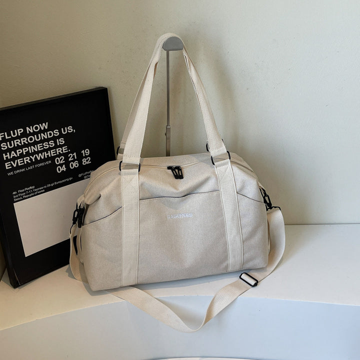 Sporty weekend bag with ergonomic carrying options Skanto