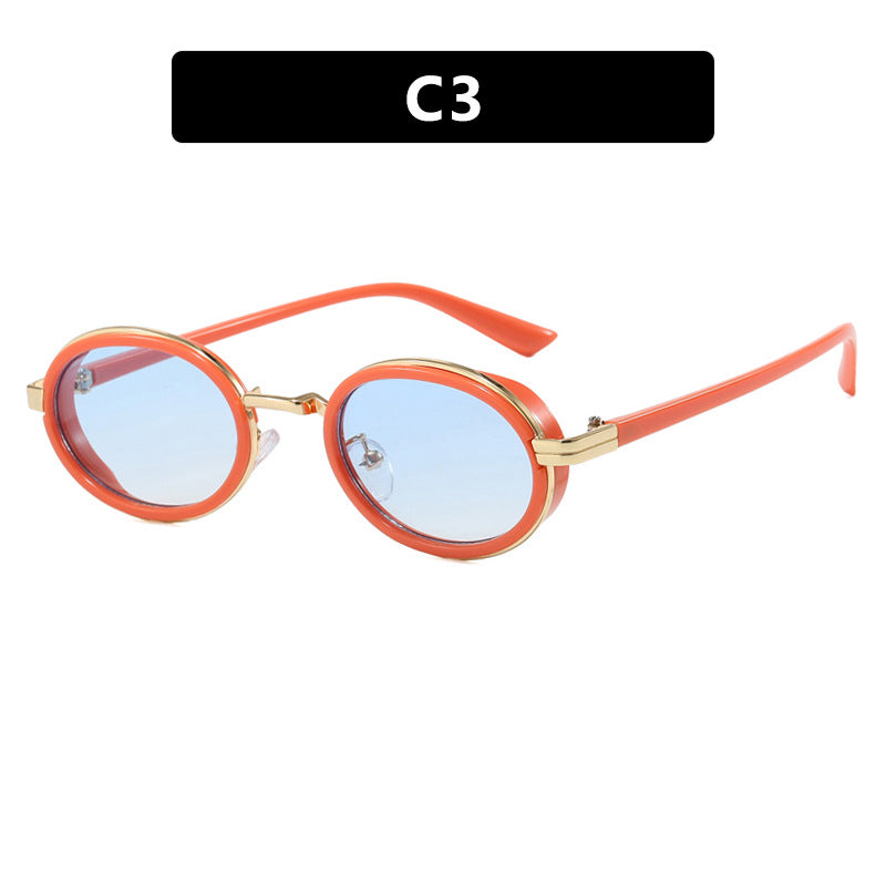 Dame rund solbrille med lette glass og gyldne detaljer Skanto
