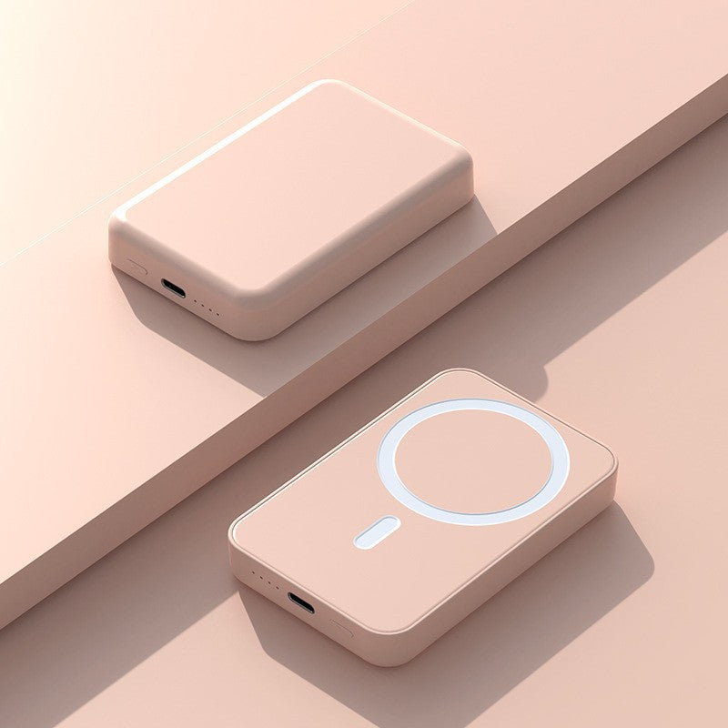 Bærbar powerbank med Qi-kompatibel magnetlading og integrert hurtigladefunksjon Skanto
