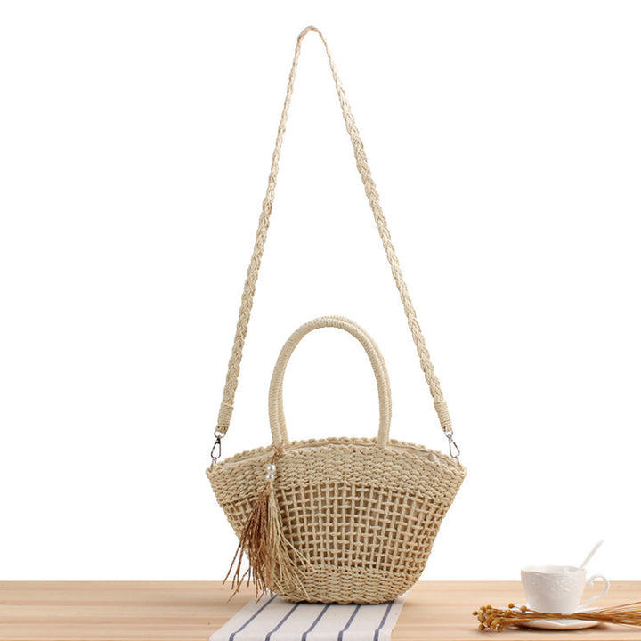 Handbag made of braided natural material with elegant fringe detail Skanto