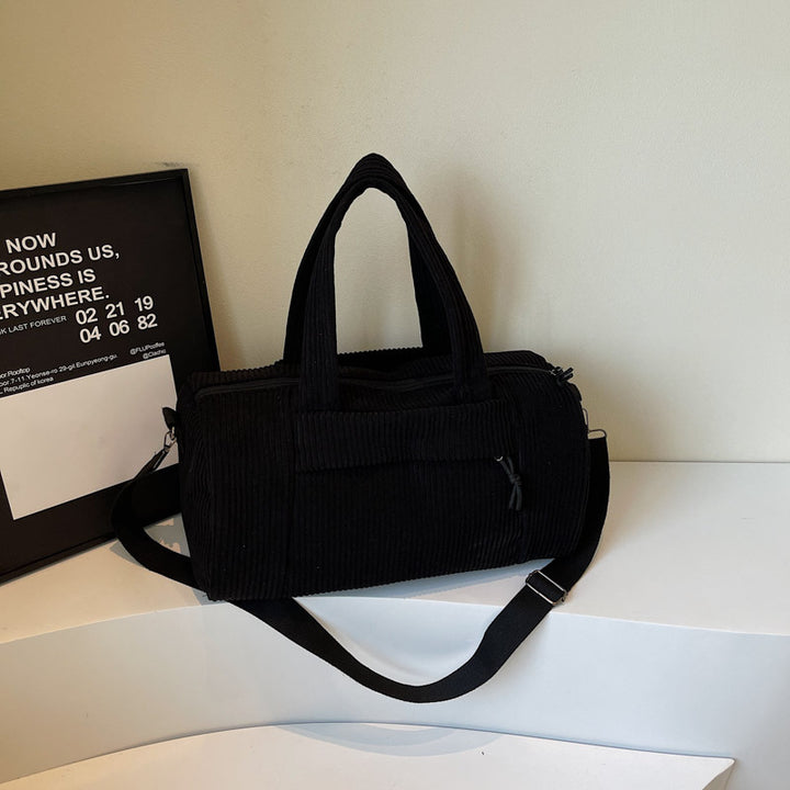 Sporty reiseveske laget av fuzzy cord-materiale med justerbar skulderrem Skanto