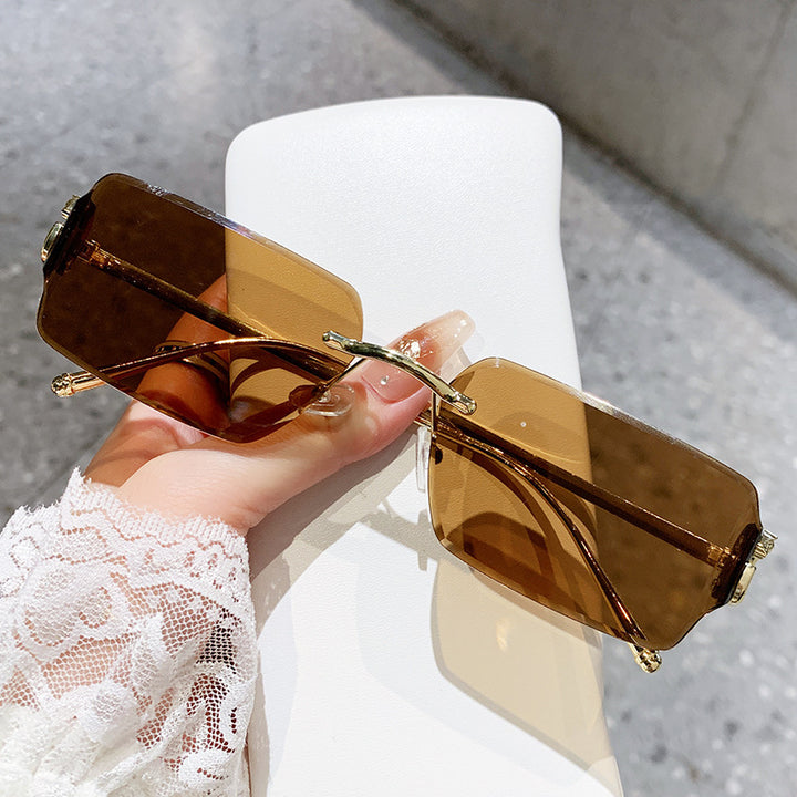 Dame elegant firkantet solbrille med stilfullt skjellmønster og UV-beskyttelse Skanto