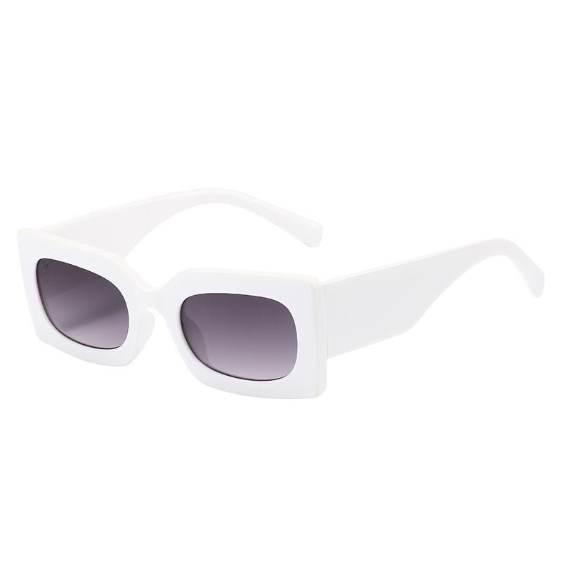 Dame modische solbrille i kantet design Skanto