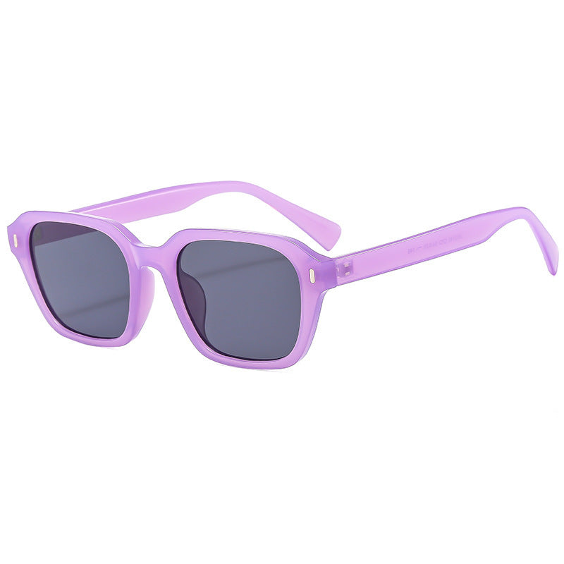Dame Firkantet solbrille med stilfull gjennomsiktig ramme og UV-beskyttelse Skanto
