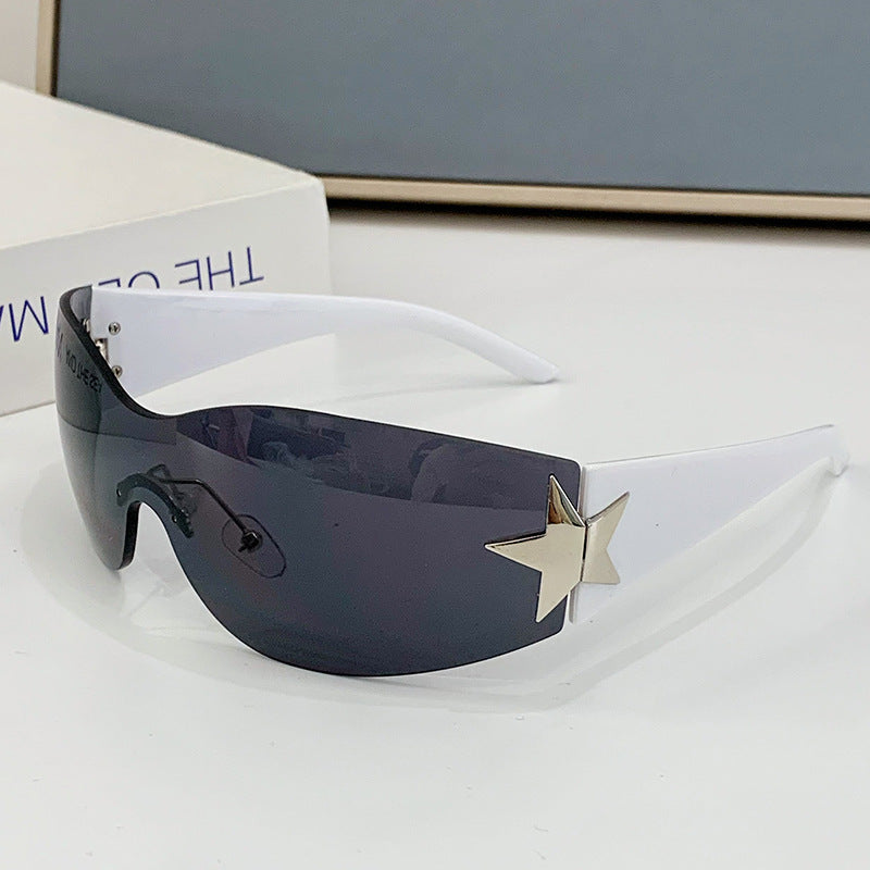 Dame moteriktig solbrille med kunstnerisk stjerneakcent Skanto