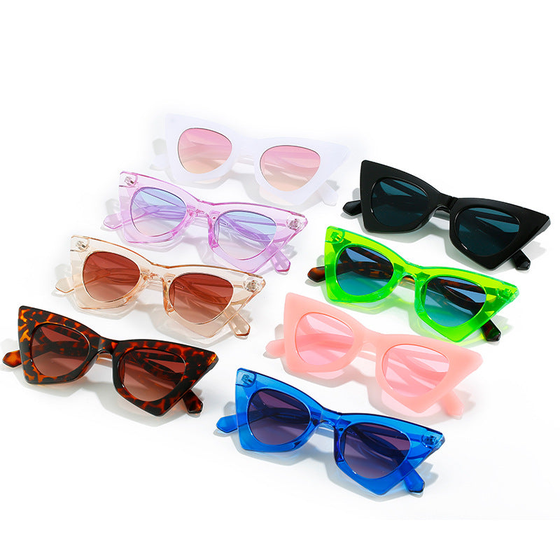 Dame Cat-Eye solbriller med elegante designelementer Skanto