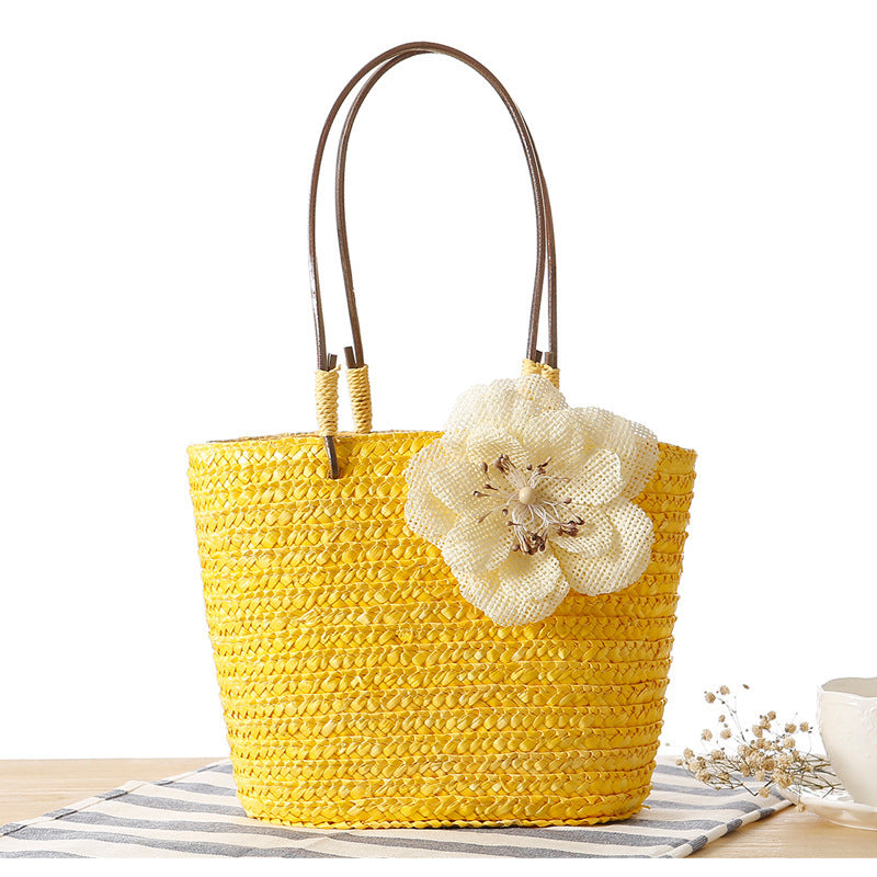 Beach bag with decorative floral detail Skanto