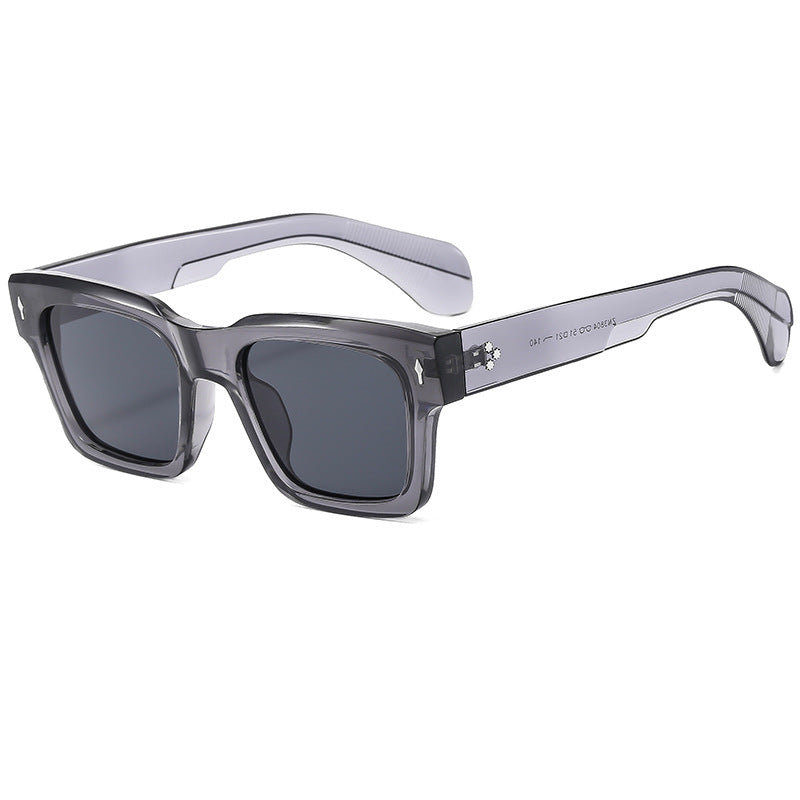Dame moderiktig solbrille med innovativ ramme Skanto