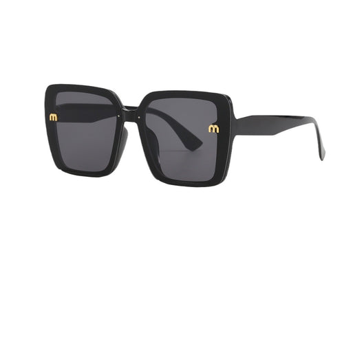 Dame kvadratisk solbrille med elegant ramme Skanto