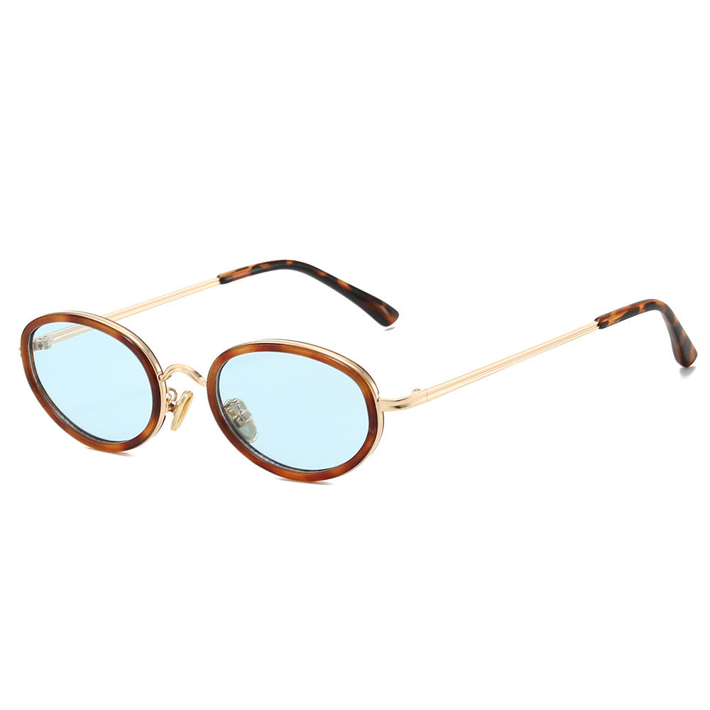 Dame moteriktig solbrille med høy kvalitet ramme og runde glass Skanto
