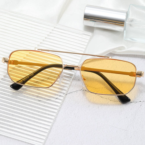 Dame moteriktig geometrisk brille med lett metallramme Skanto