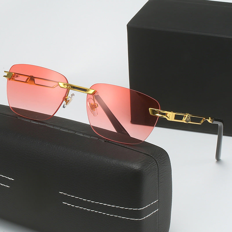 Dame Designer solbrille med elegant metallramme Skanto