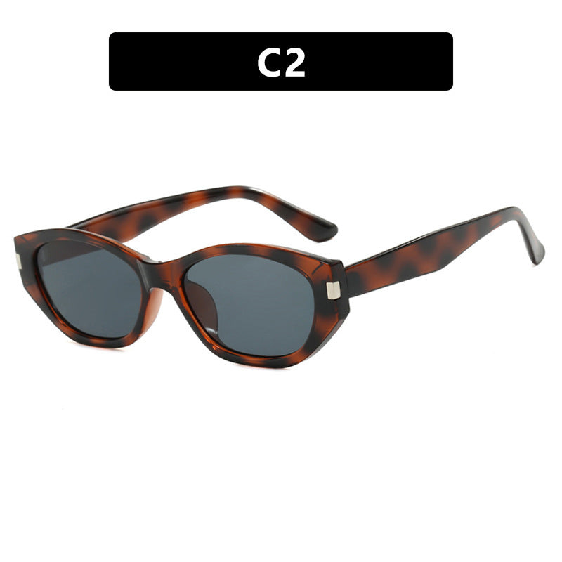Dame moteklær Cat-Eye solbriller med elegant, transparent ramme Skanto