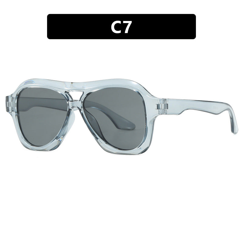Dame moterik solbrille i innovativ design med bred ramme Skanto
