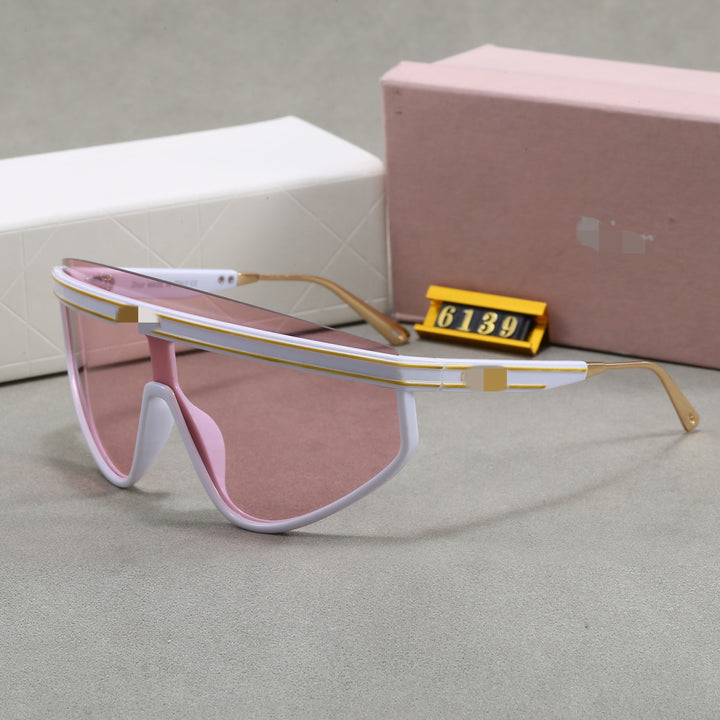Damer Cat-Eye solbriller med moderne design Skanto