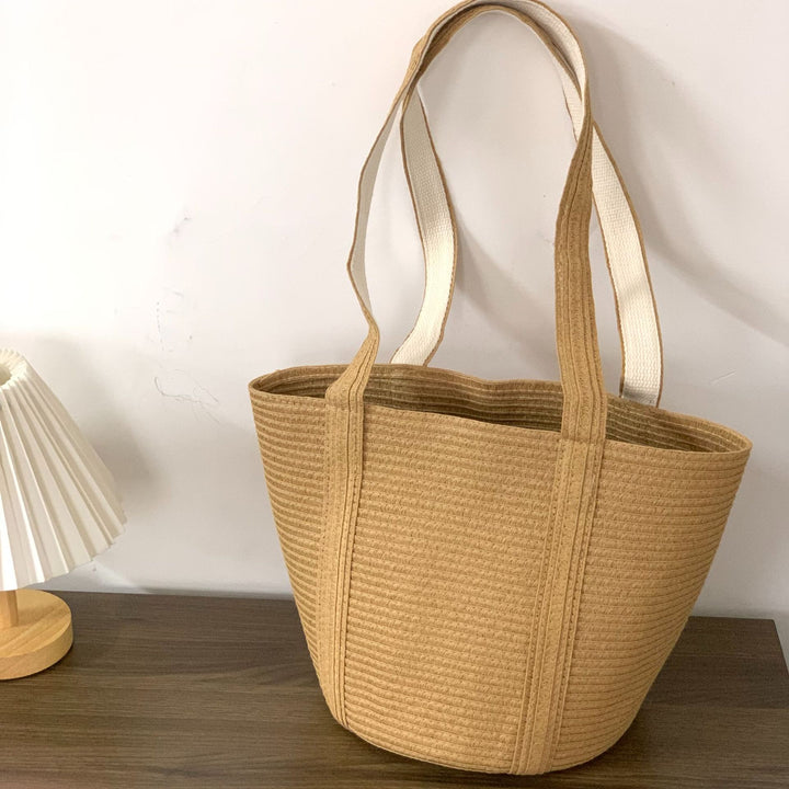 Romslig handlepose med strukturert design Skanto