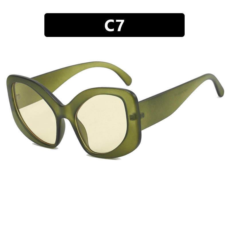 Dame elegant oversized solbrille med markant design Skanto