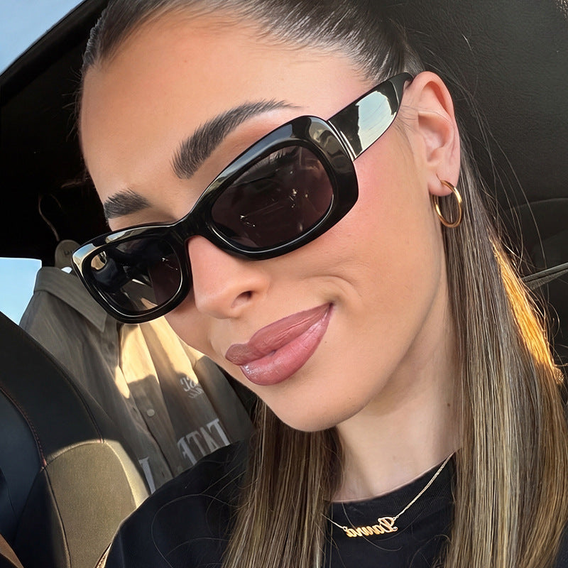 Dame moter Cat-Eye solbriller med beskyttende UV-filter og elegant design Skanto