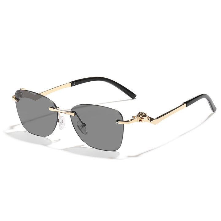 Dame moteriktig solbrille med stilige geometriske akenter Skanto