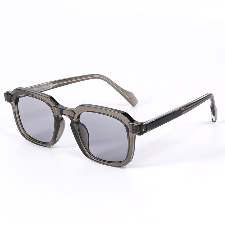 Dame moteriktig solbrille i elegant, kantet design Skanto