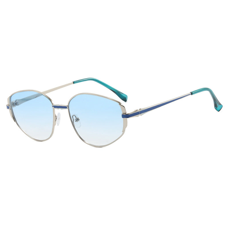 Dame moderne geometrisk solbrille med stilfull metallramme Skanto
